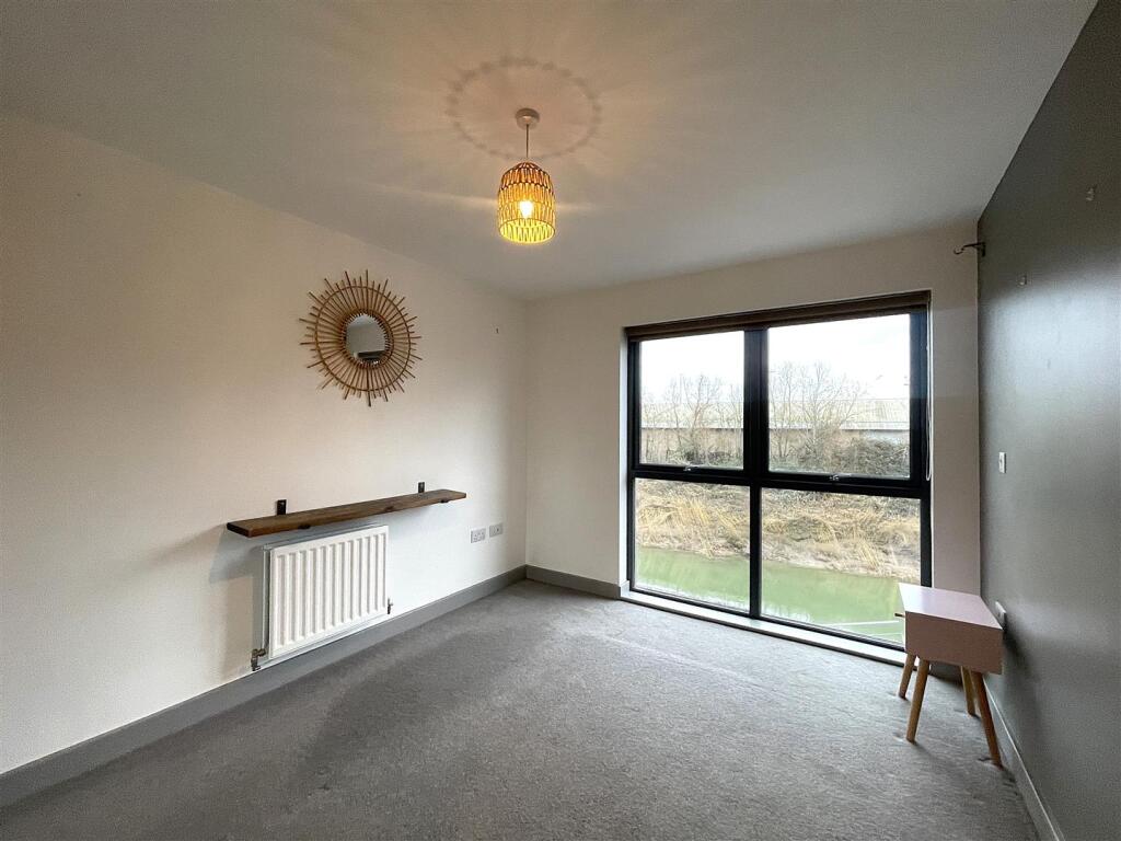 3 - 2 Bedroom Flat for Auction, Paintworks.JPG