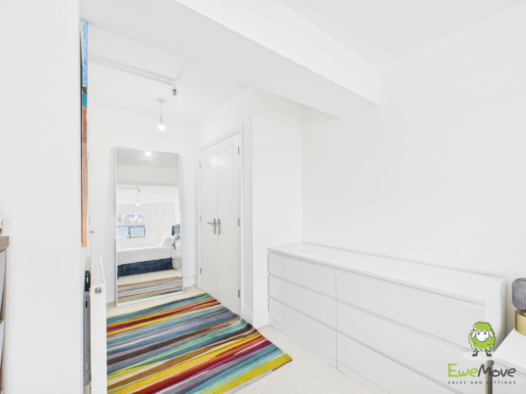 EweMove Basingstoke Estate Agents - Lilly Court - 
