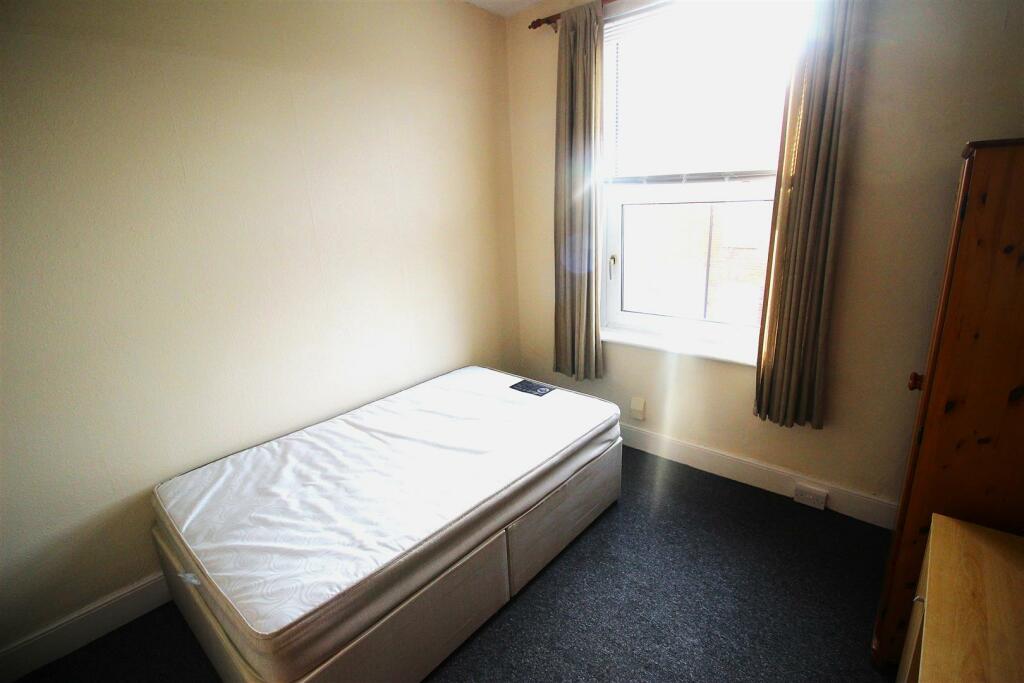 Room 5.JPG