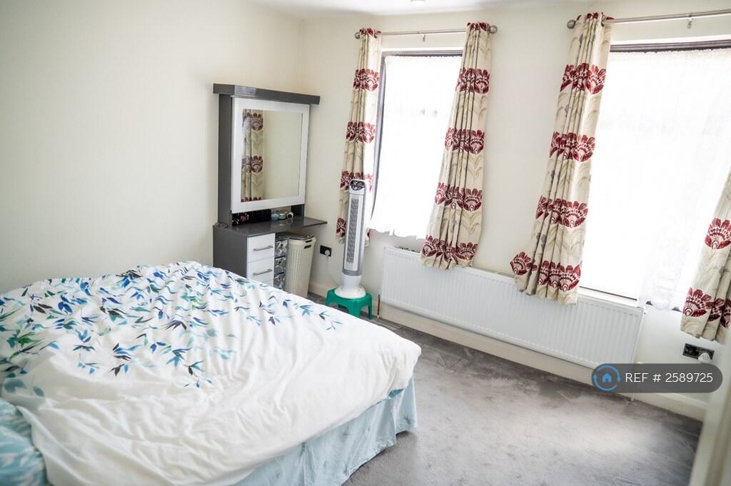 Master Bedroom- View2