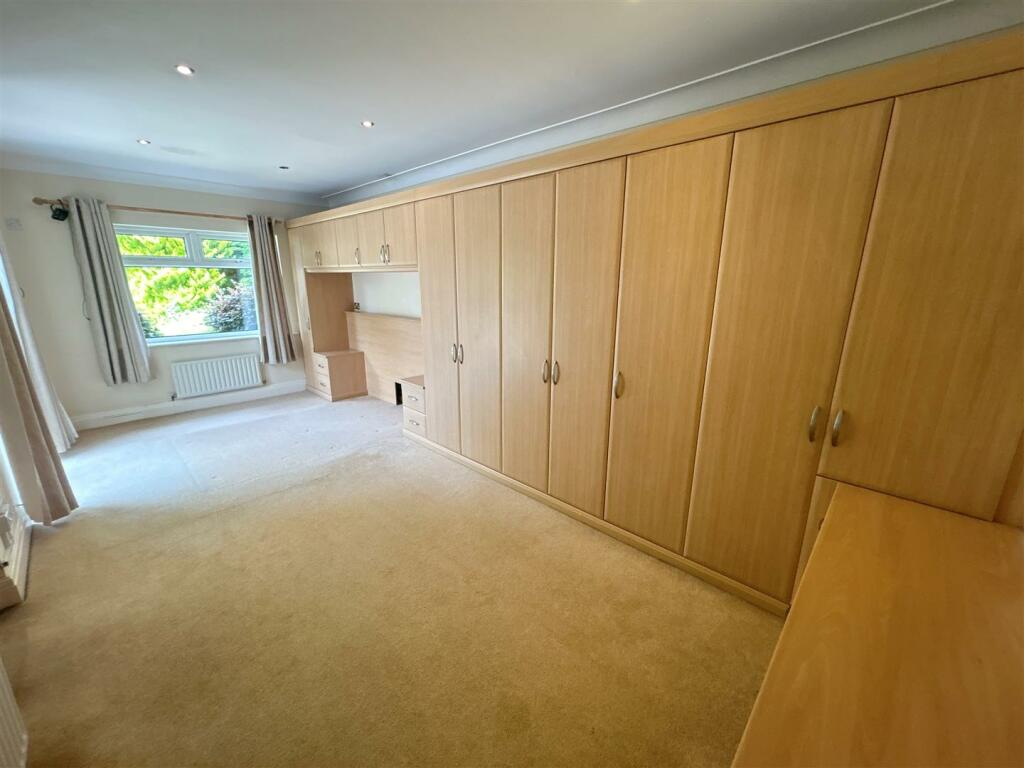 Bedroom 1 . 2.jpg
