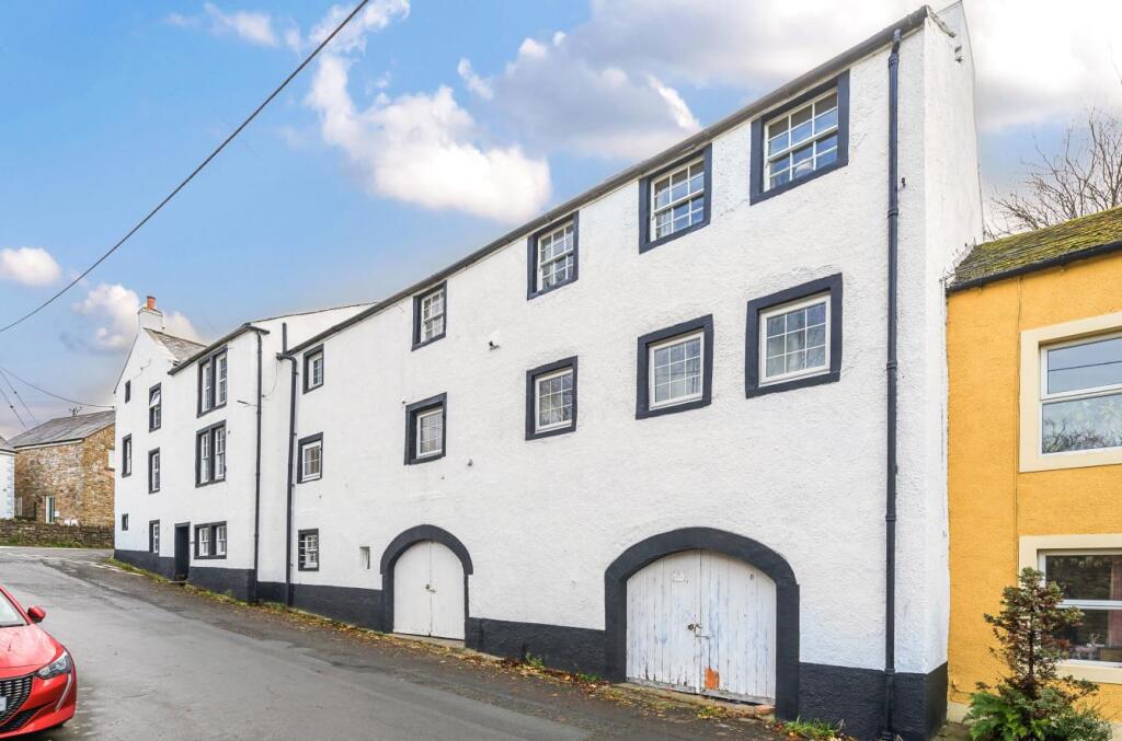 GARAGE &amp; PARKING