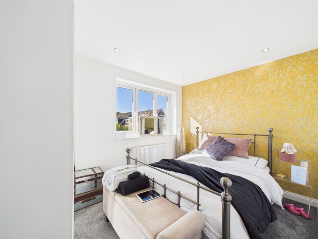 CAM02093G0-PR0058-STILL011