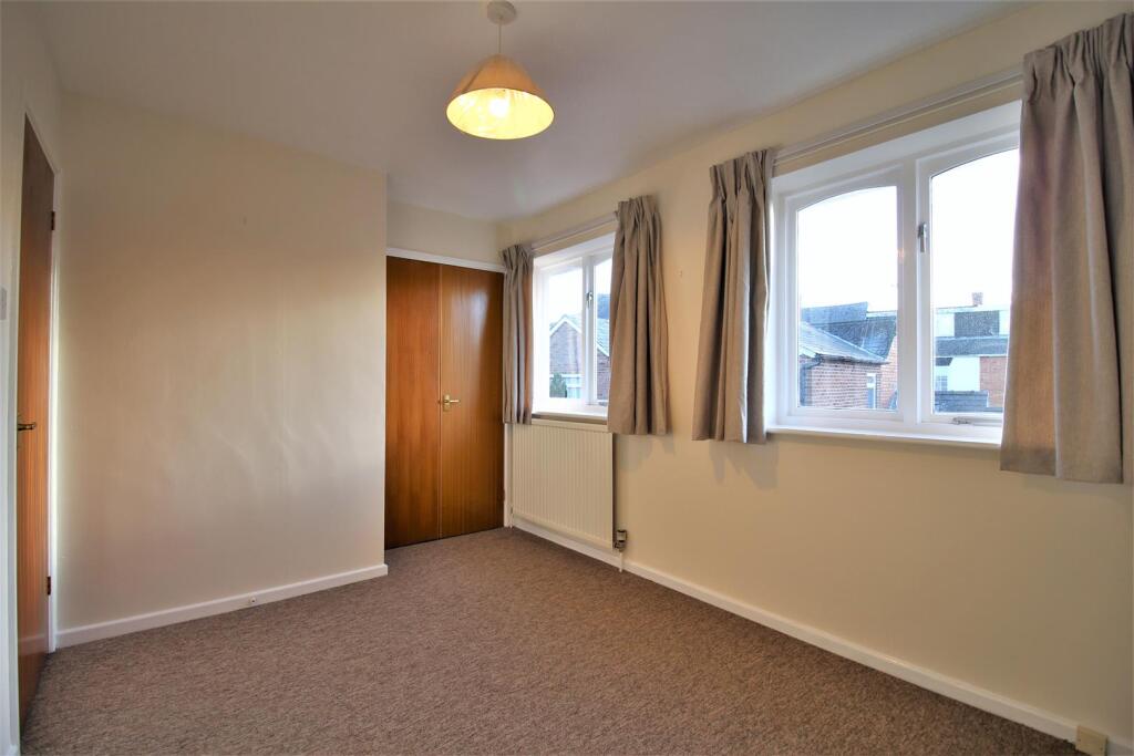 Master Bedroom (2).JPG