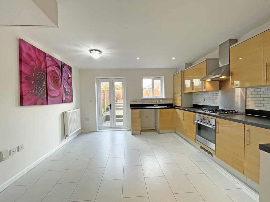 Cobham Close 31 Kitchen Dining Room Front.jpg