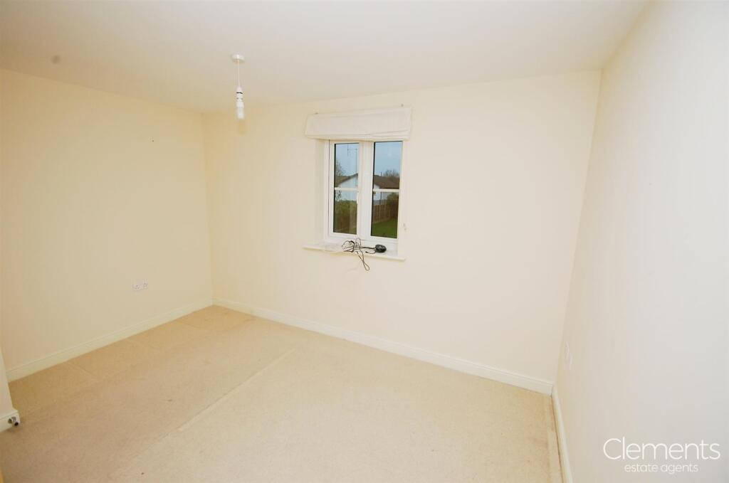 b645234e-bed 201.JPG