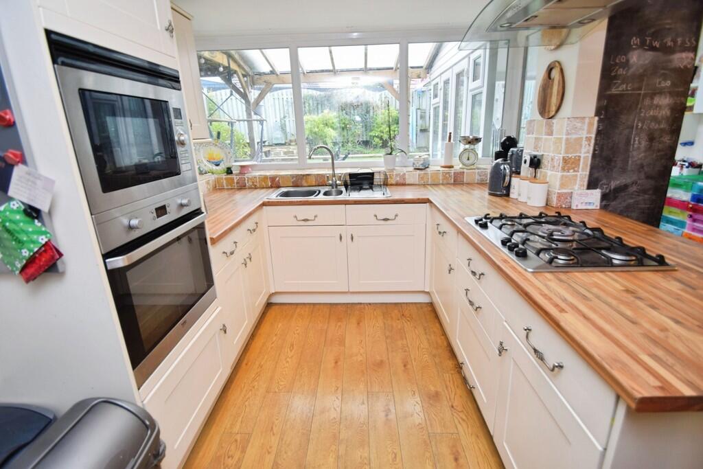 7a82c542-Kitchen