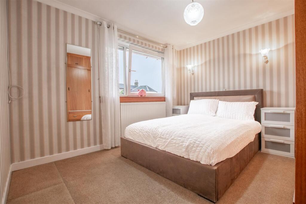 bedroom.one.jpg