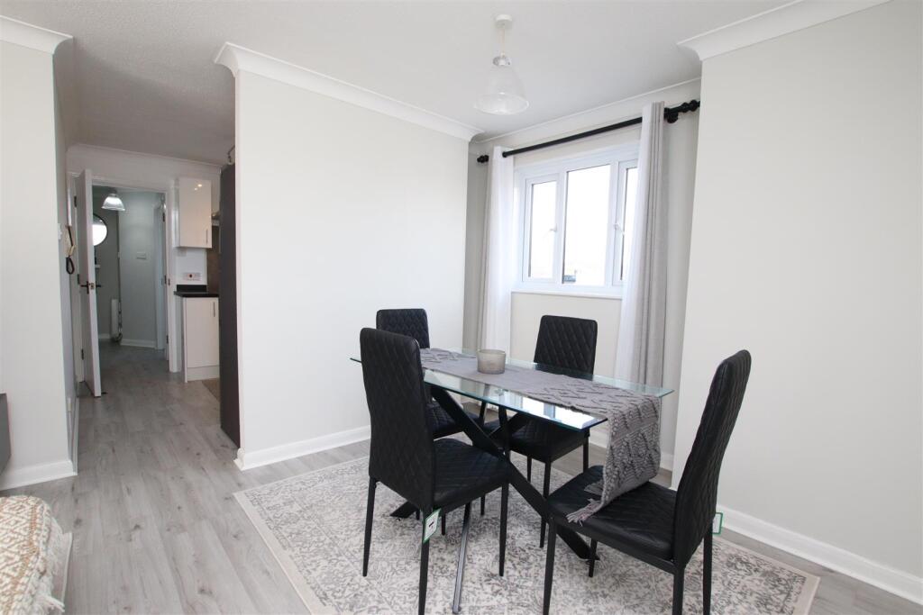 Dining Area.JPG