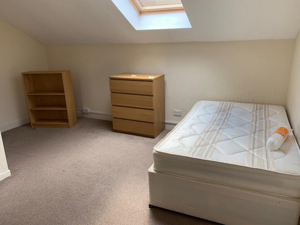 5_bedroom 3 real.jpg