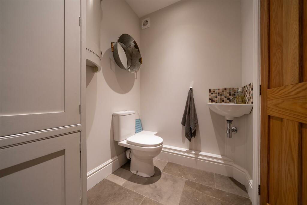 Downstairs WC 2.jpg