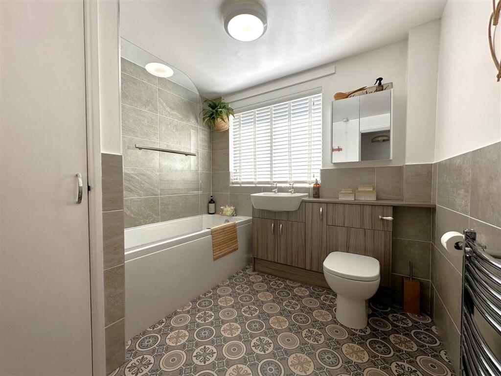 Stylish Bathroom 927