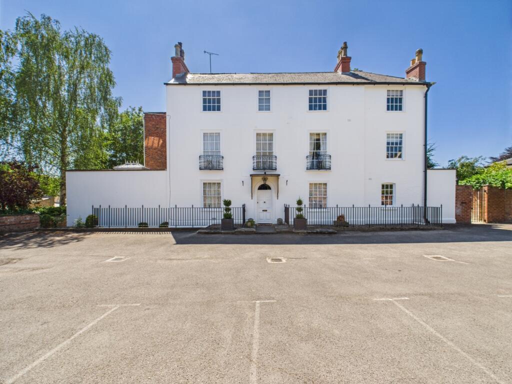 CAM01740G0-PR0419-STILL002