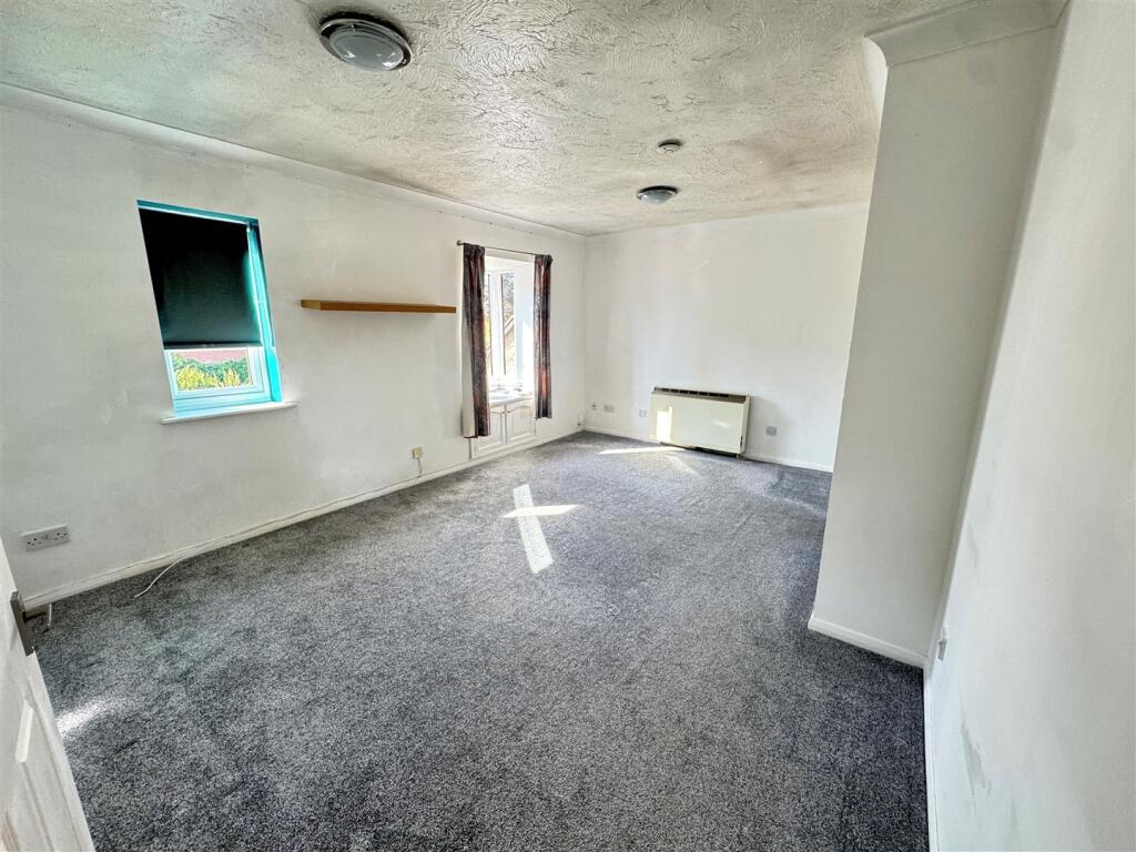 Sitting room 2.jpg