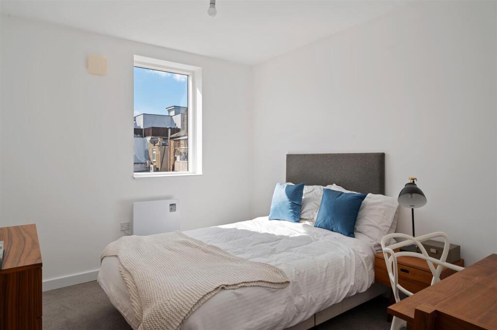 Bellingham Road 1-3, Apt 2.04 Ph8.jpg