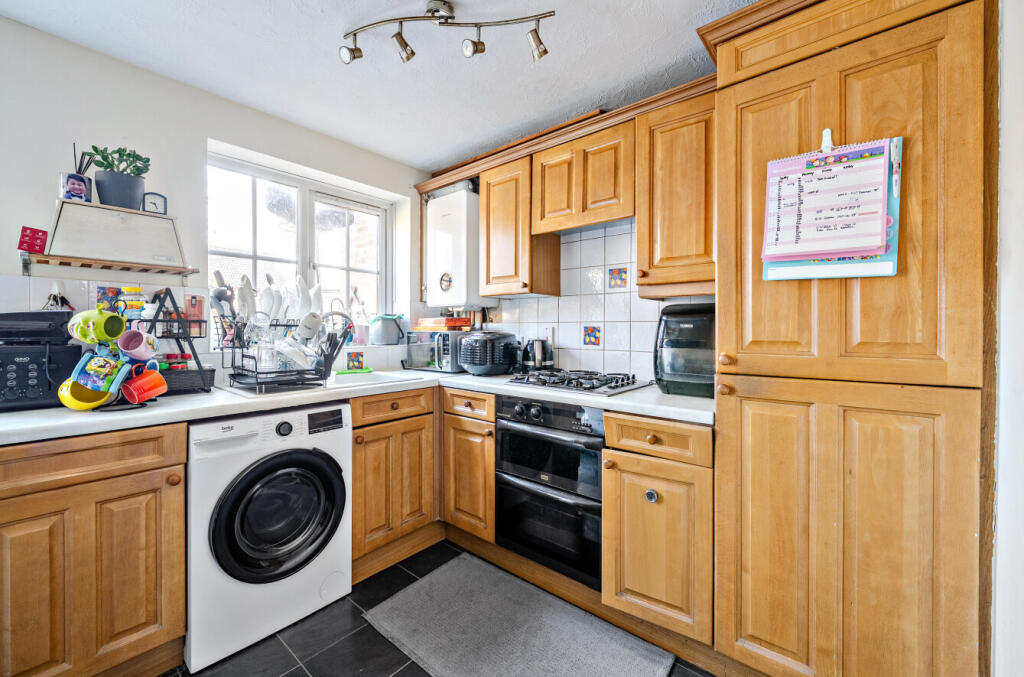 1383651-10-692579...