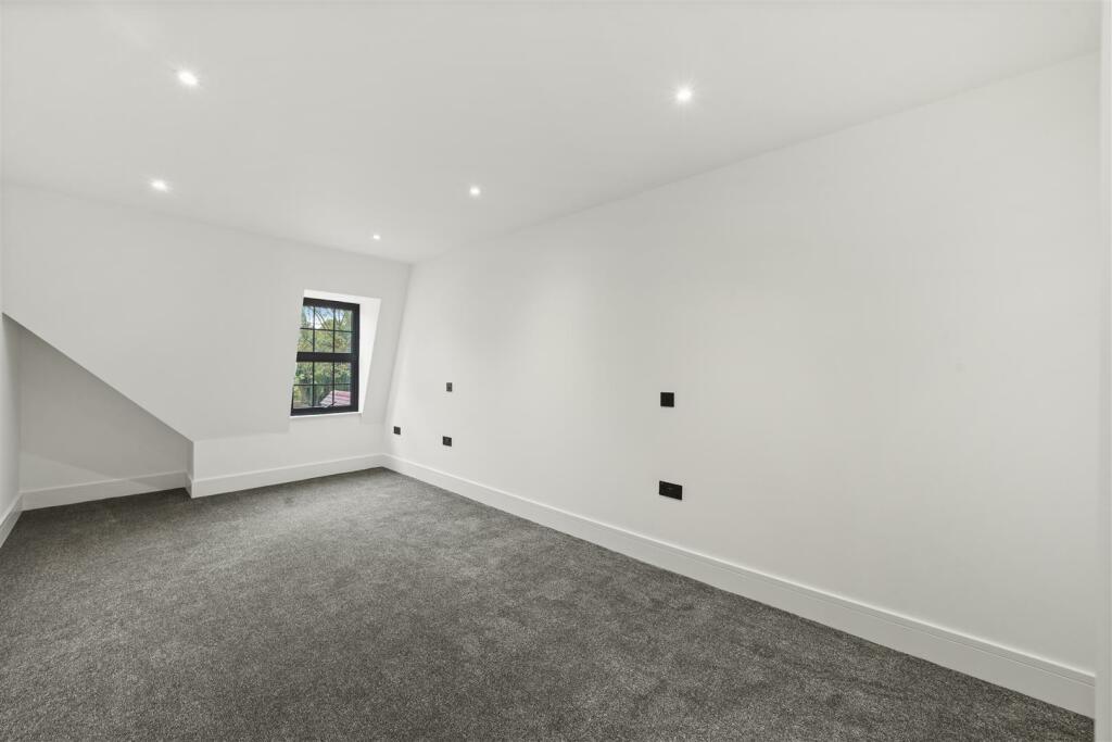 Flat 7 - 7, Sudbury Hill Close  - f7PHDCkZUWTtG9Q7