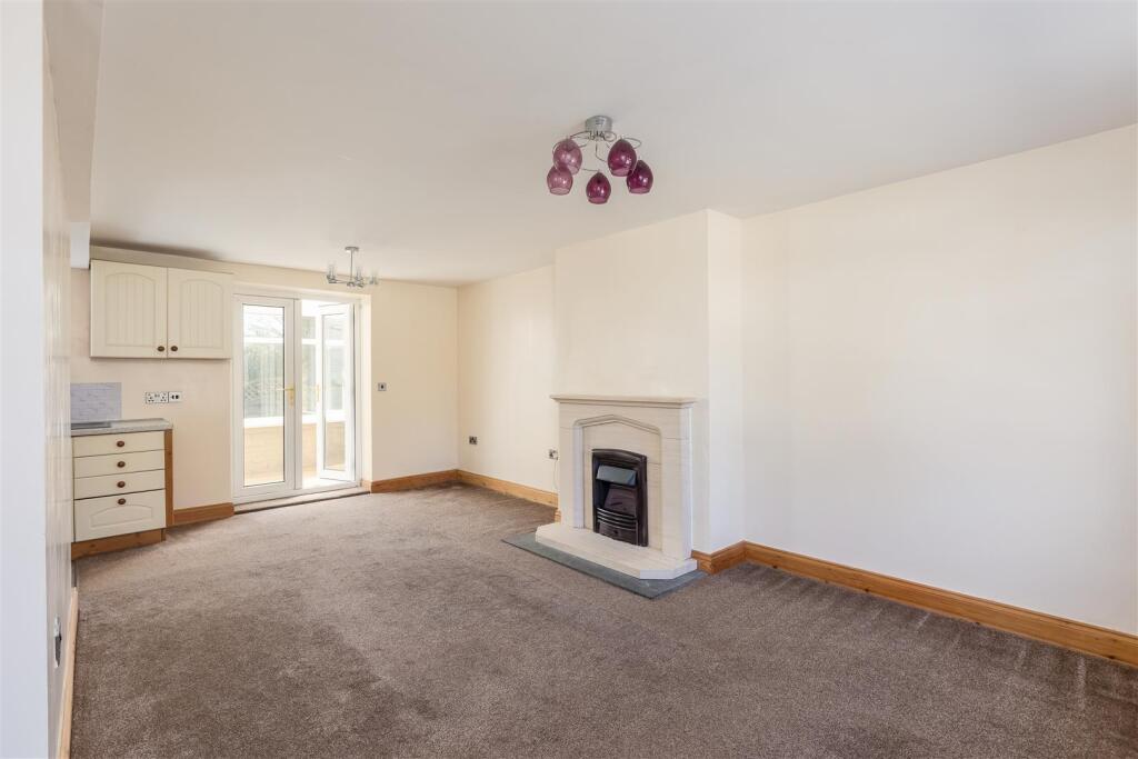 Manor Drive 68 Sitting Room-3.jpg