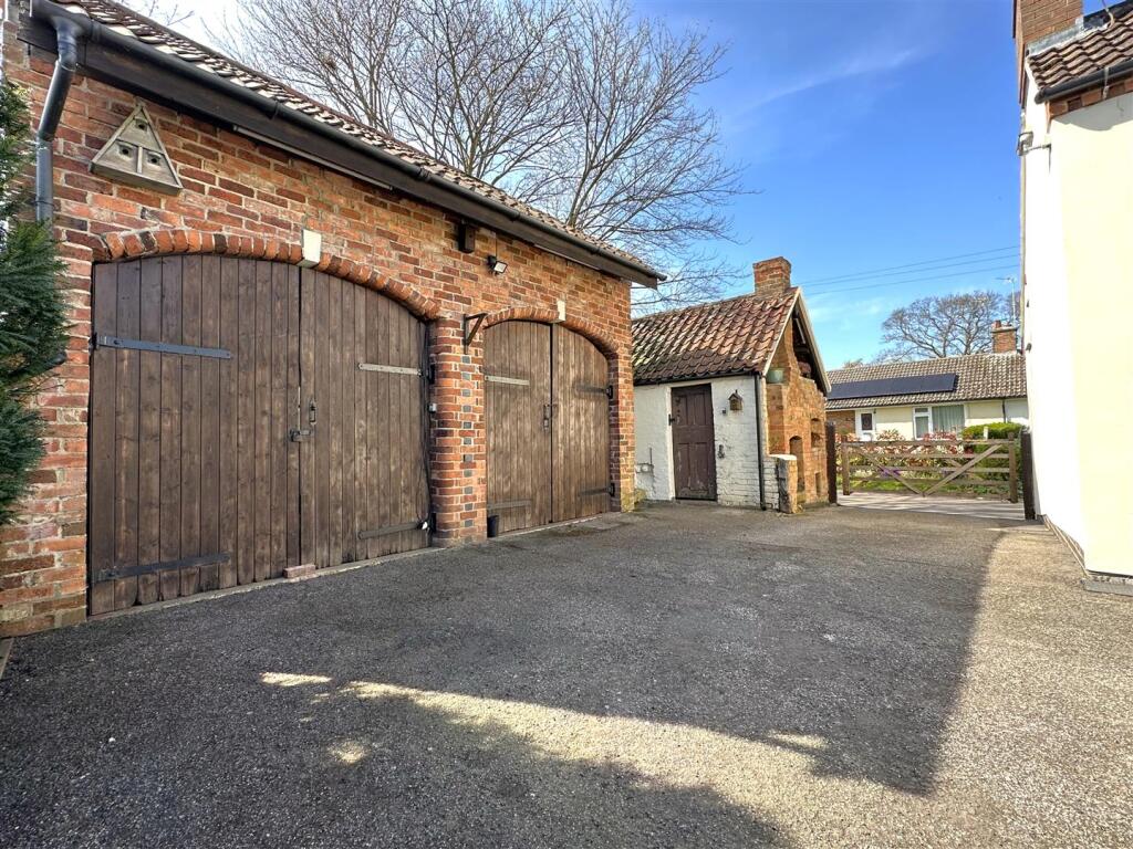 DOUBLE GARAGE, Outbuildings &amp; Driveway 428