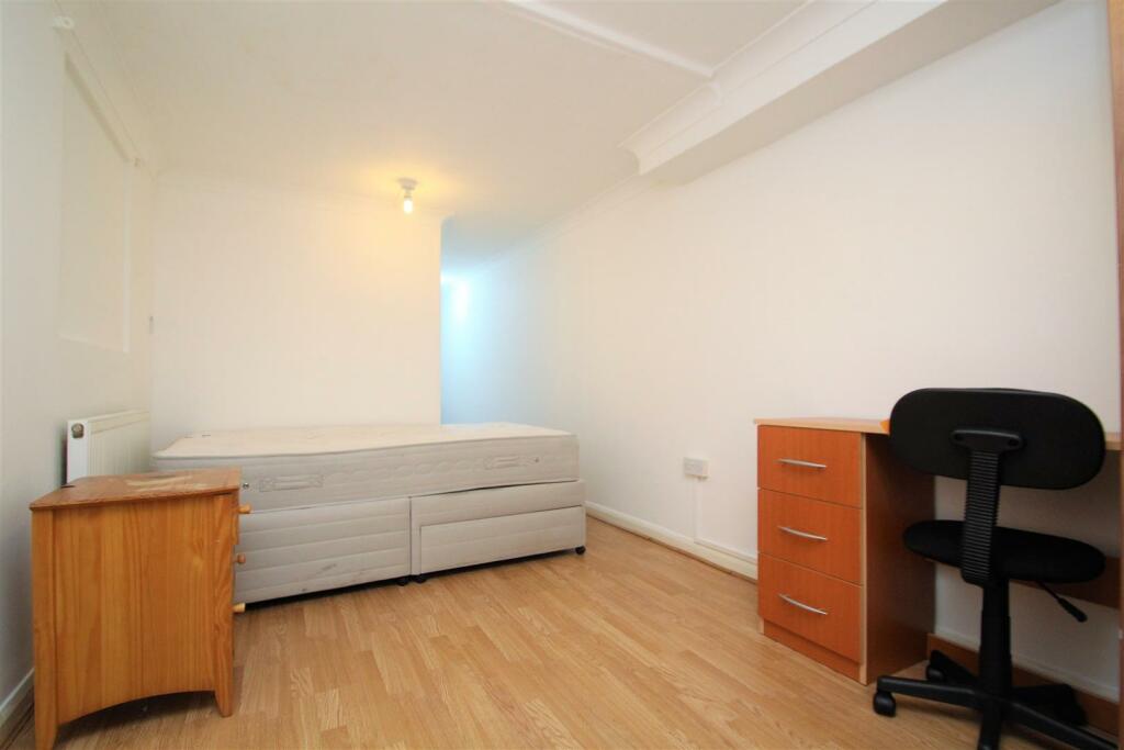 Bedroom 1.JPG