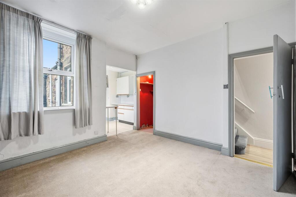 Dining Room towards Kitchen.jpg