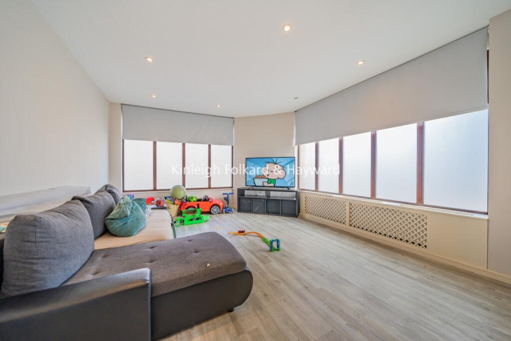 31738ad5-8953-43a6-8