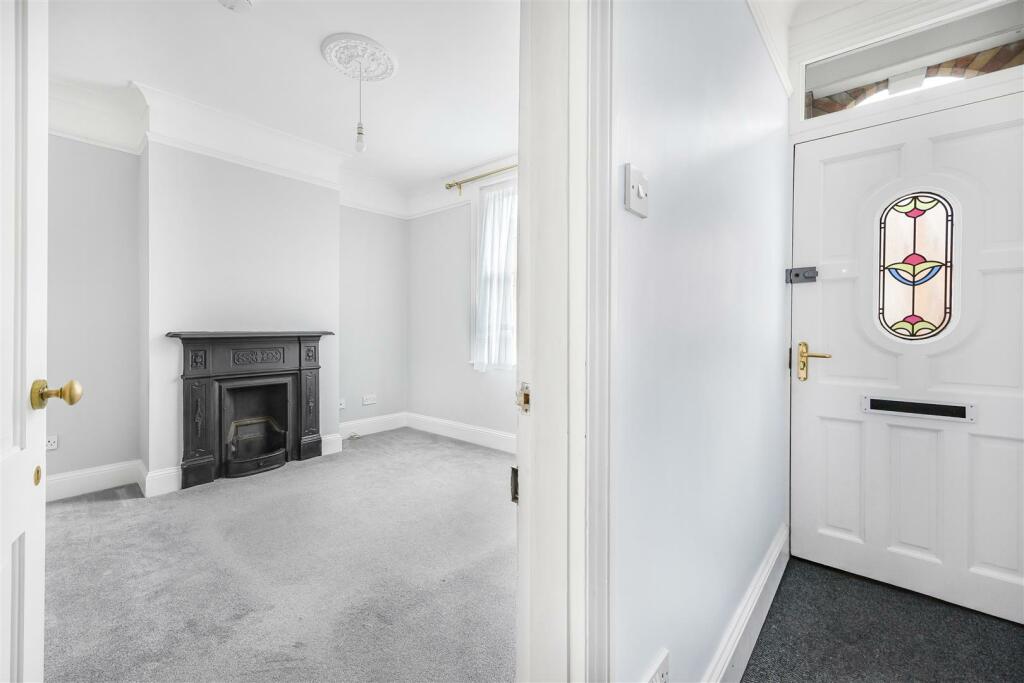 Entrance/Living