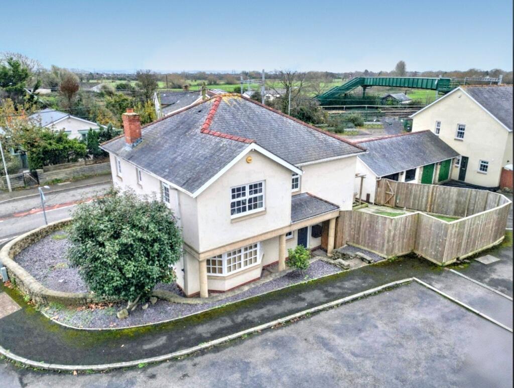 4 Bedroom En-Suite FAMILY HOME with an IMPRESSIVE