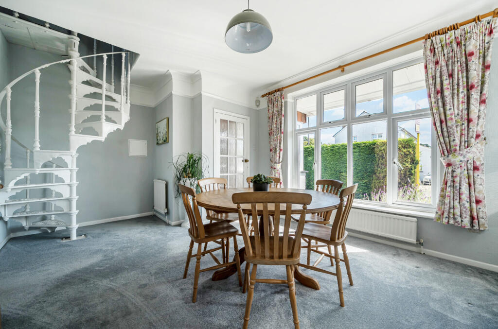 1316625-3-685e693...