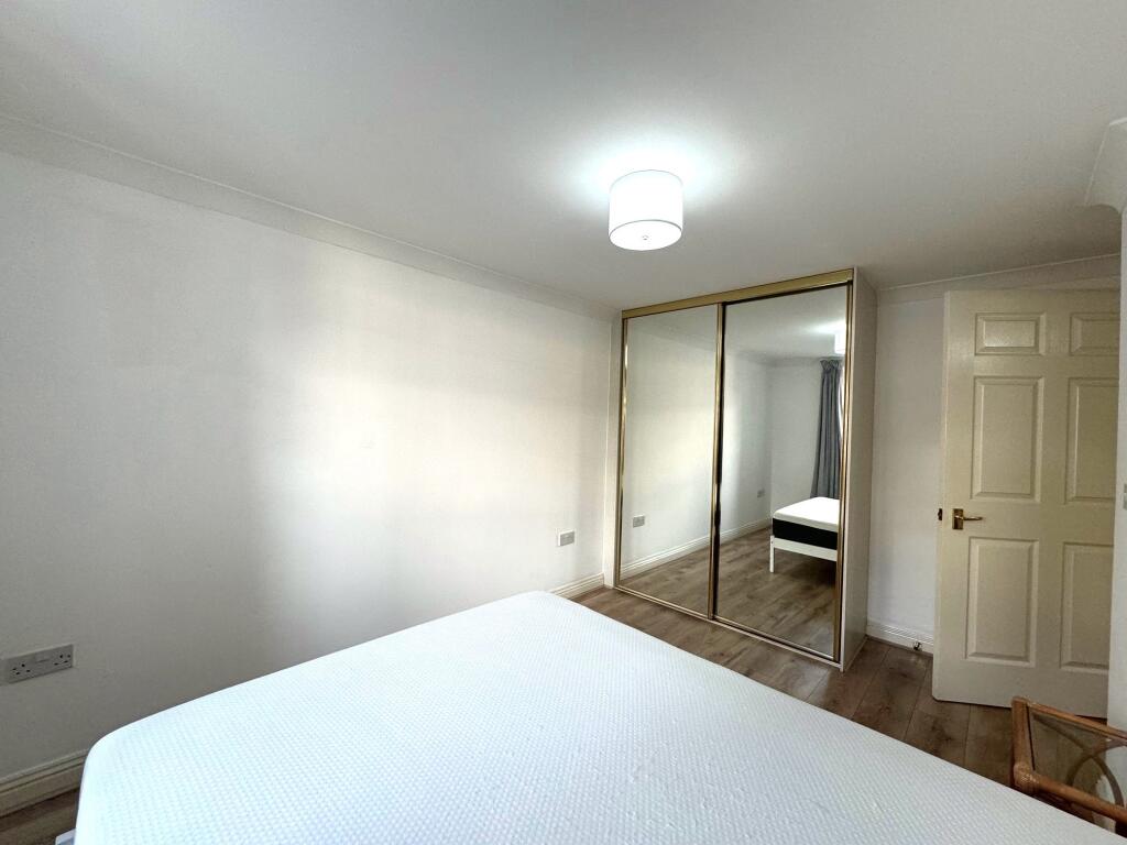 Bedroom 1 (2)