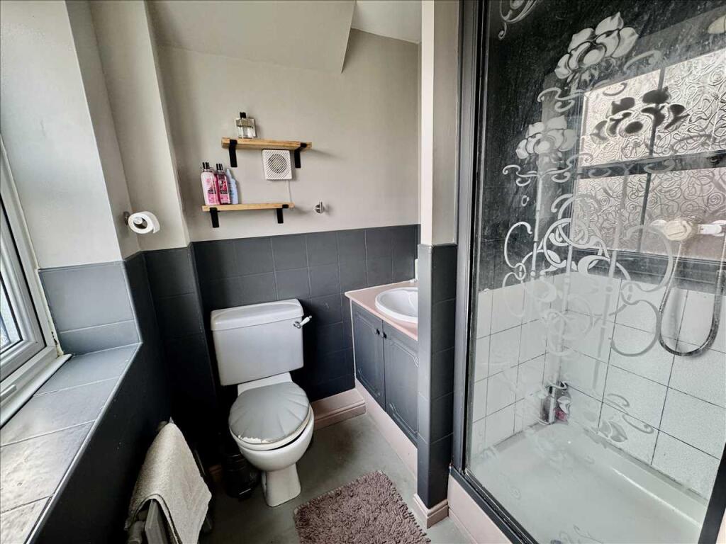 ENSUITE SHOWER ROOM