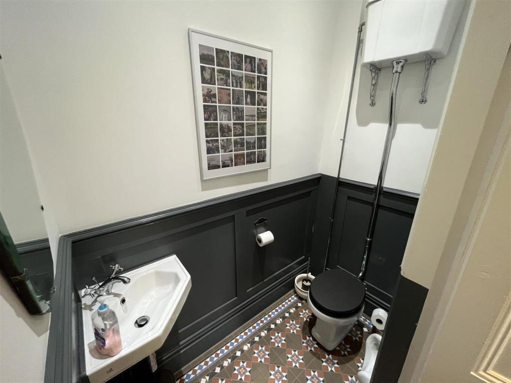 Ground Foor WC.jpg