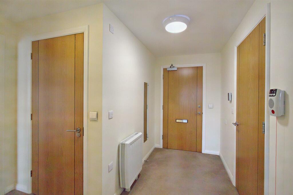 8561013-interior20-800.JPG