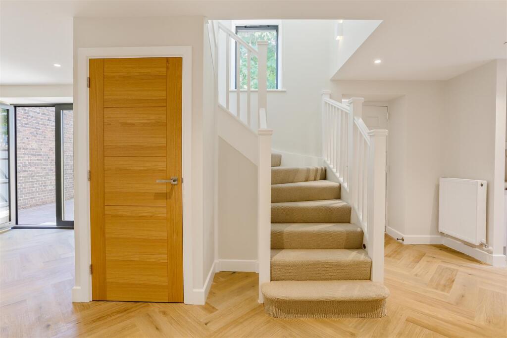 1469541018 - Campbell House, High Steet, KT1722.jp