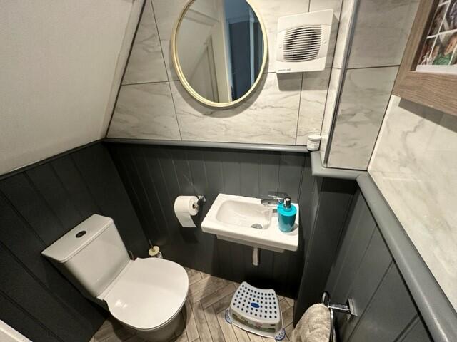Cloakroom/wc