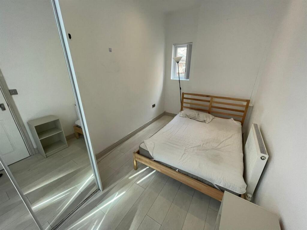 bed 1.jpg