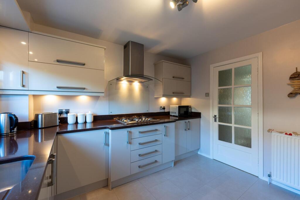 3 Corbiere Close-14.jpg