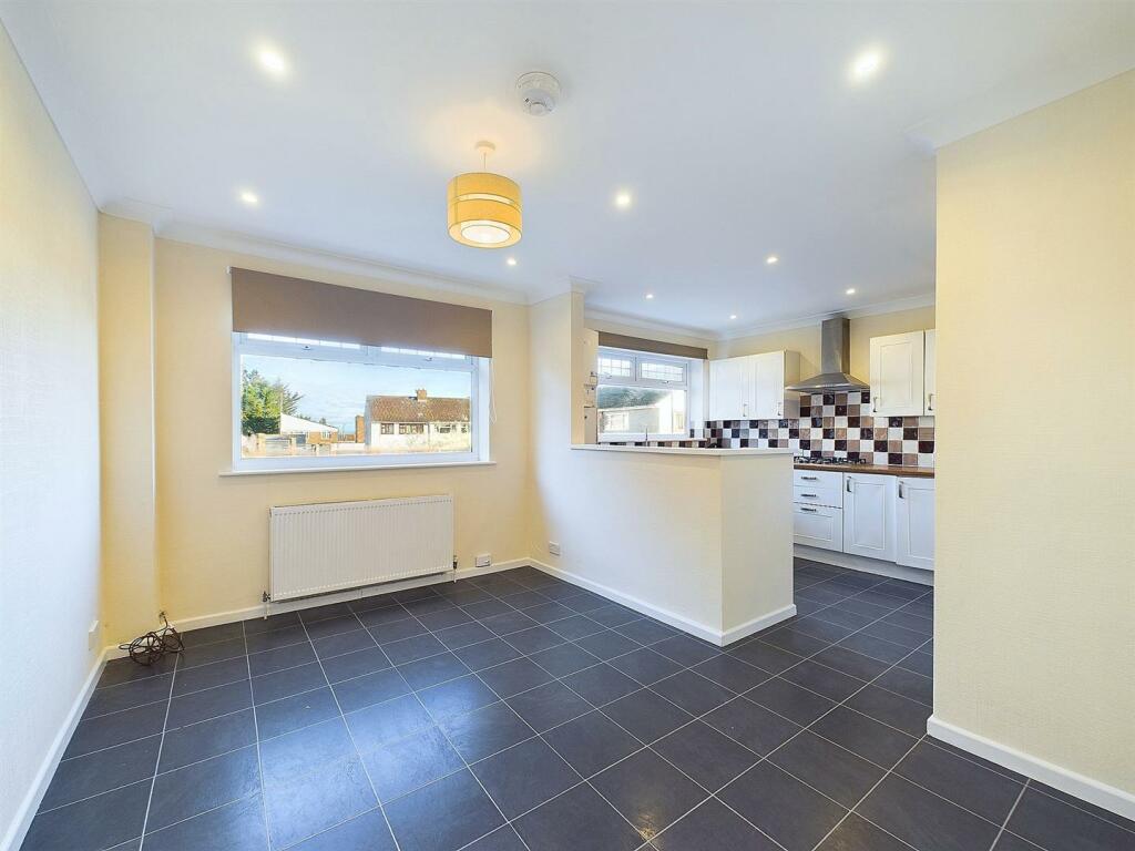7 - THREE BEDROOM FAMILY HOUSE IN BISHOPSWORTH.jpg