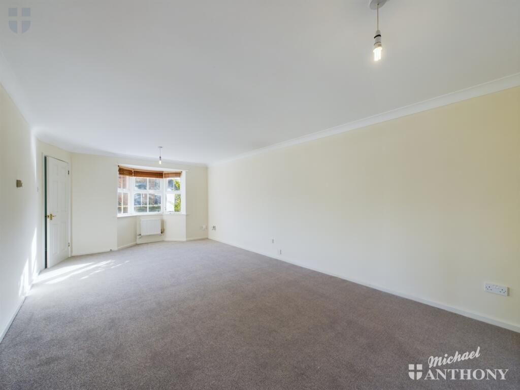 CAM03218G0-PR0516-STILL005