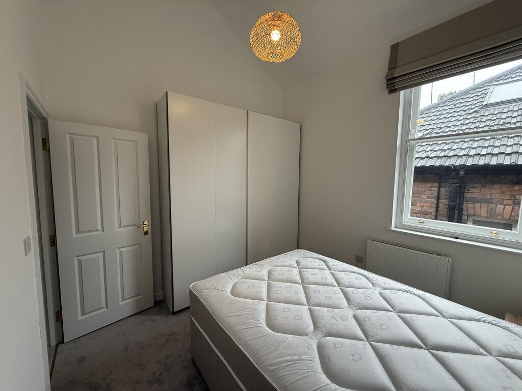 FLAT4 BEDROOM2