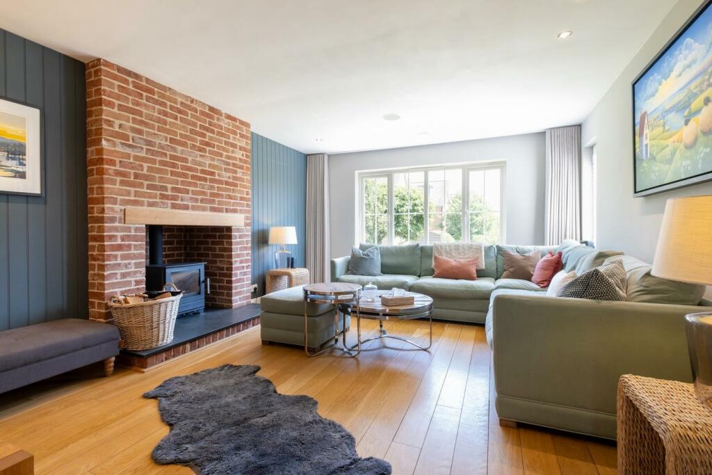 5 Cobb Close-12.JPG