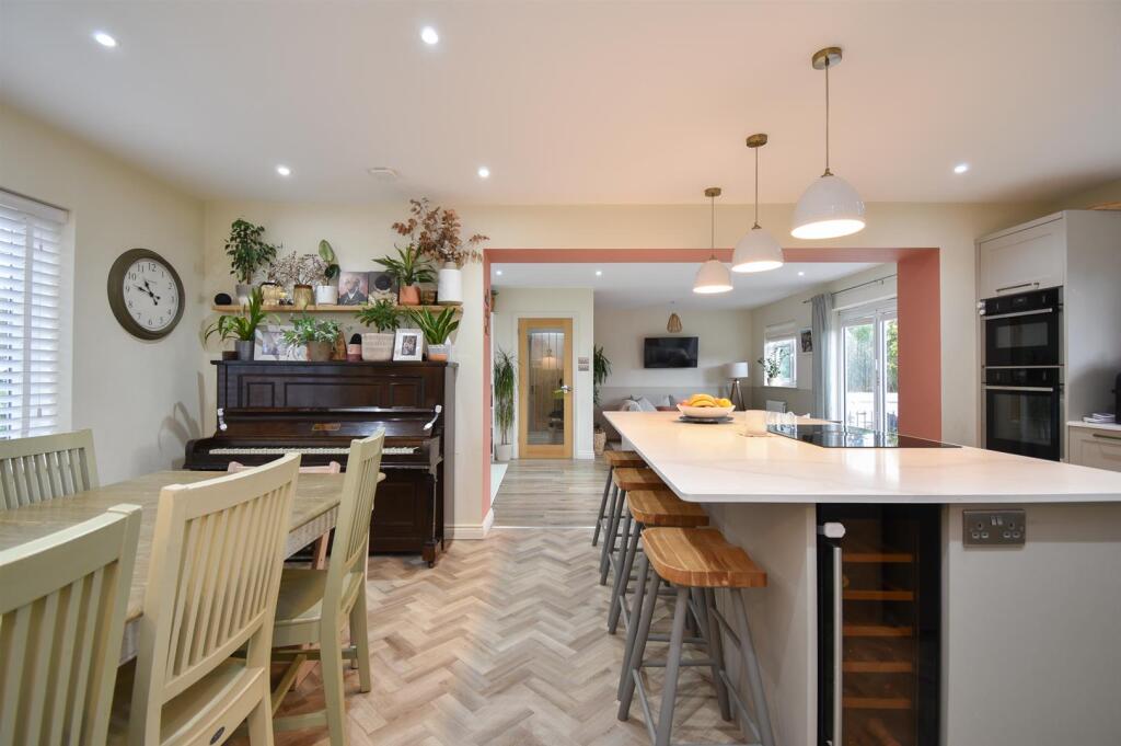 Open plan kitchen &amp; living space