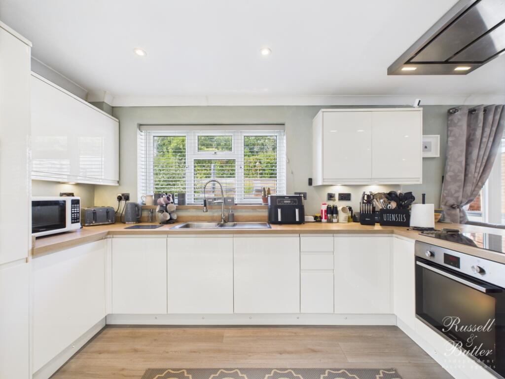 CAM01995G0-PR0325-STILL002