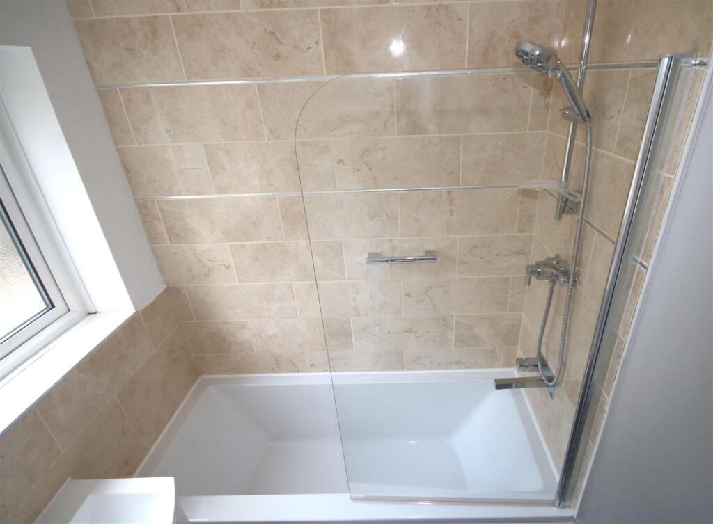 Bathroom b.JPG