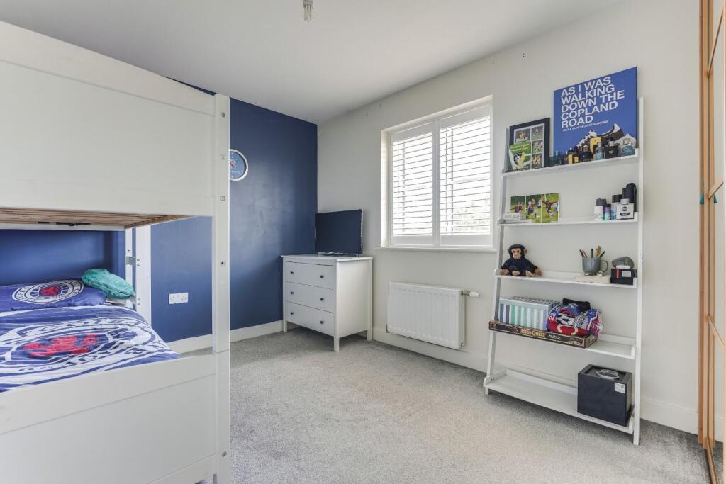 15 Binyon Way-5.jpg