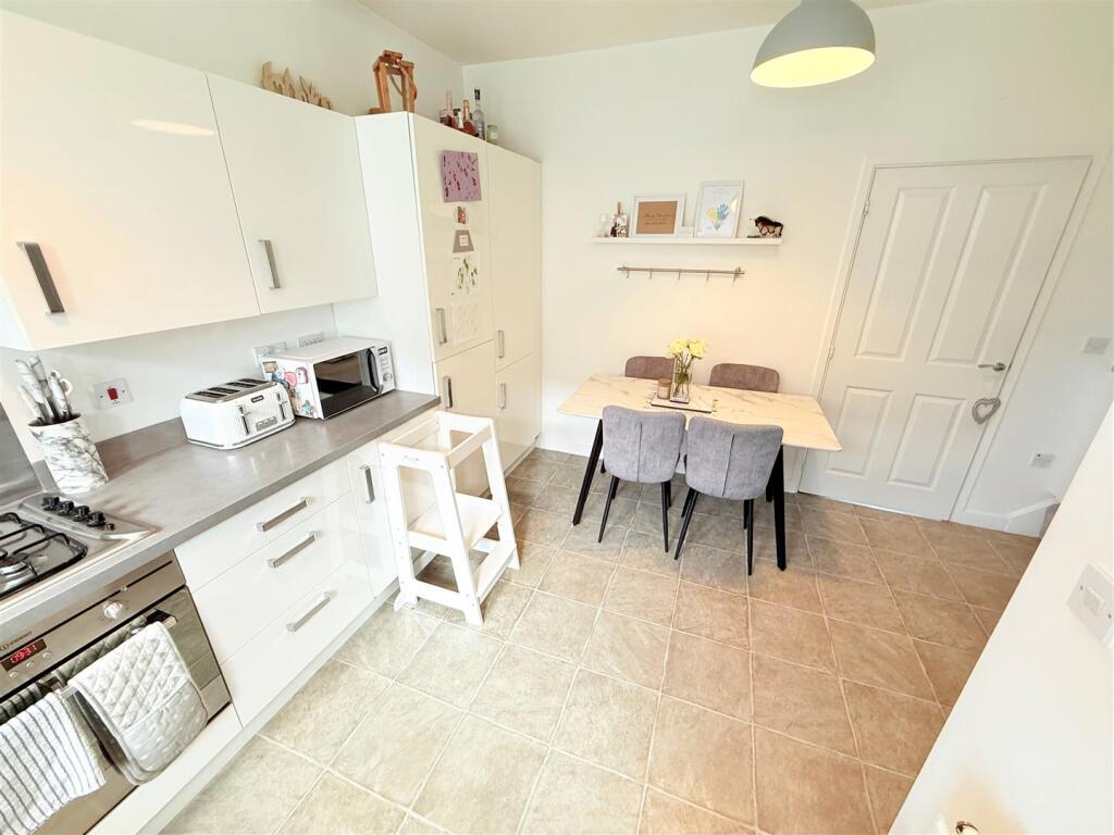 OPEN PLAN DINING KITCHEN