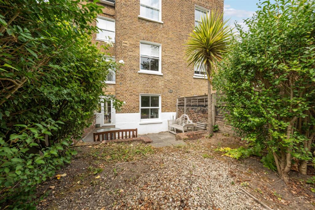 Chiswick High Road, W4