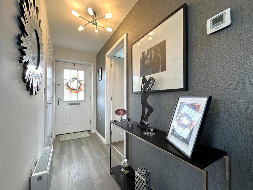 Inviting Entrance Hall 643