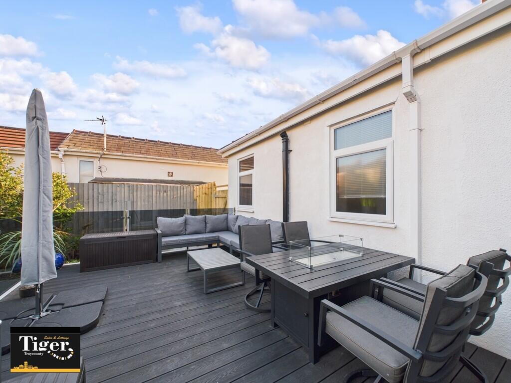 CAM02176G0-PR0514...