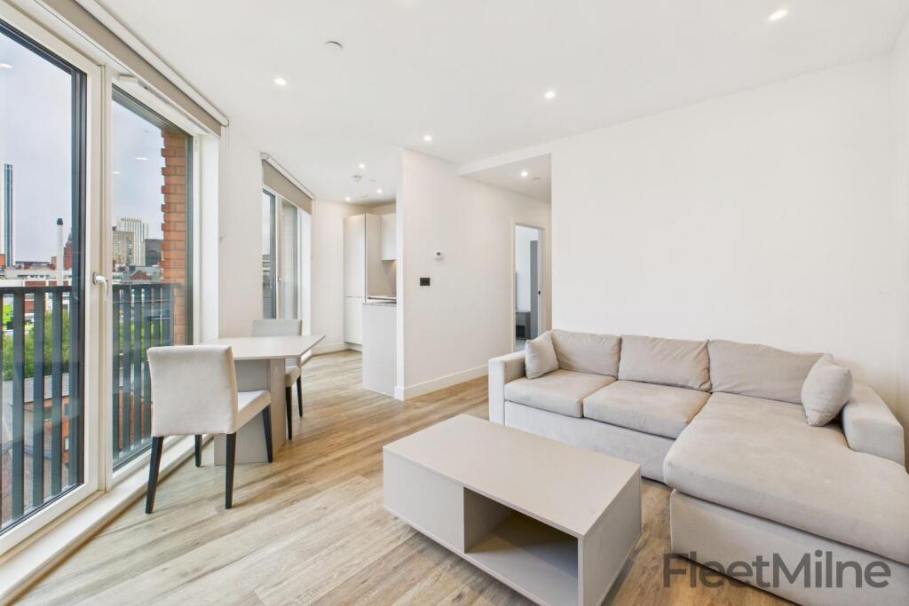 Living Room/Dining Area